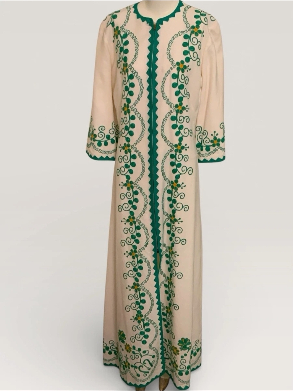 White Wool Embroidered Housecoat Jacket Dress Zipper Hostess Caftan Duster Gown